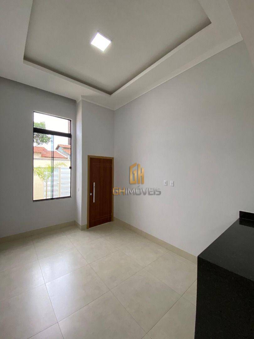 Casa à venda com 3 quartos, 117m² - Foto 1