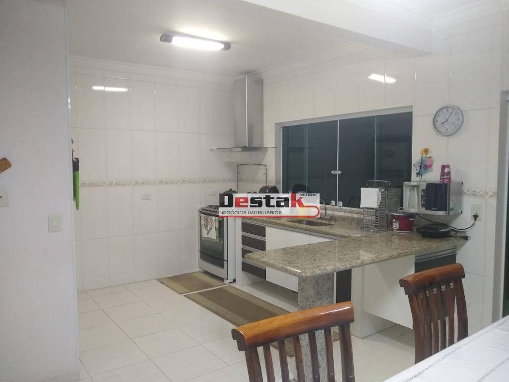 Sobrado à venda com 3 quartos, 210m² - Foto 5