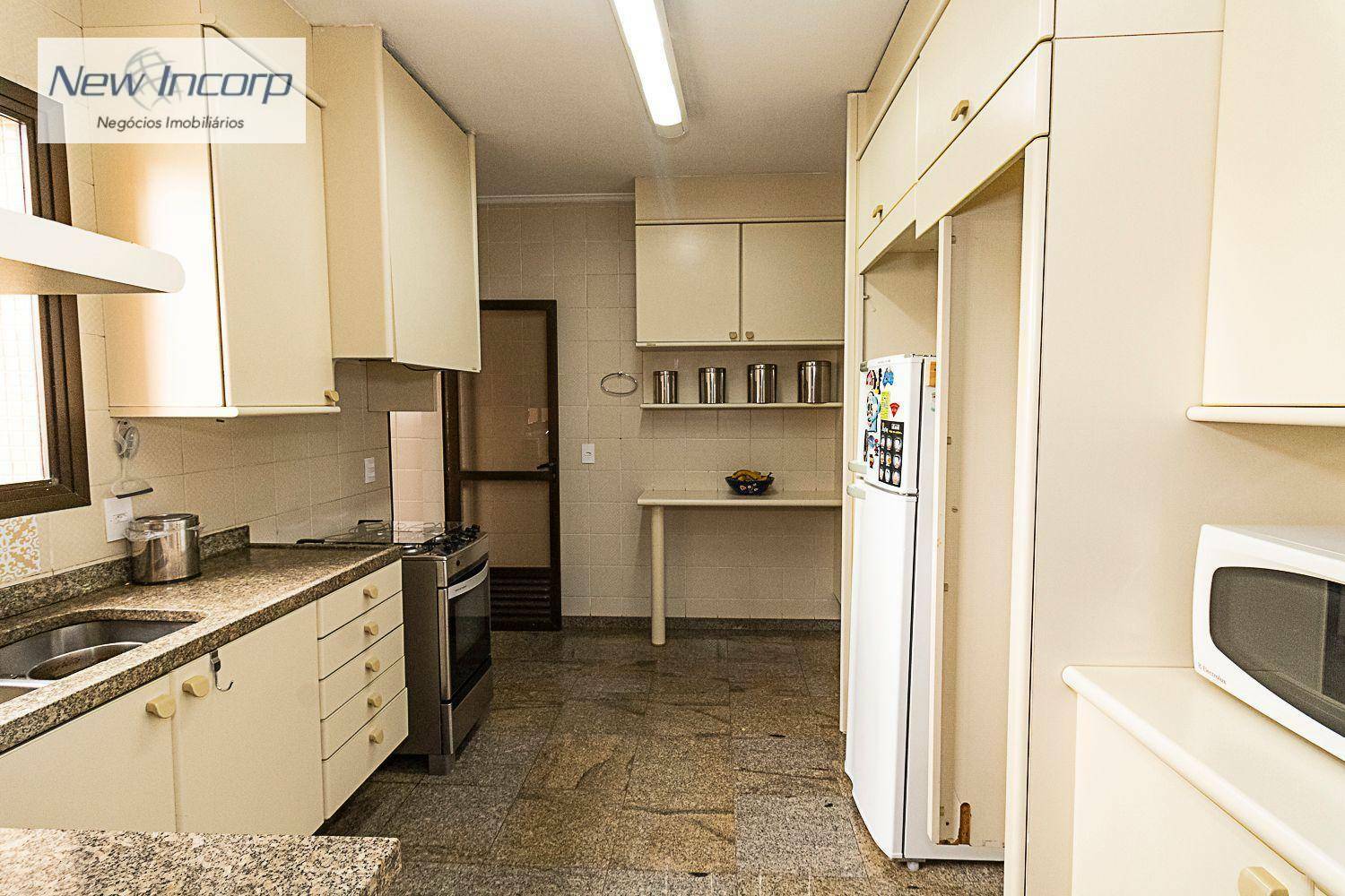 Apartamento à venda com 4 quartos, 188m² - Foto 11