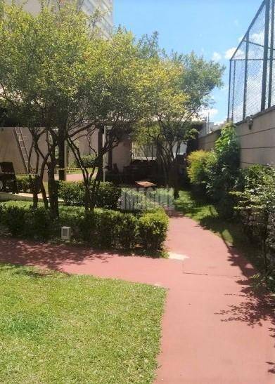 Apartamento à venda com 2 quartos, 64m² - Foto 31