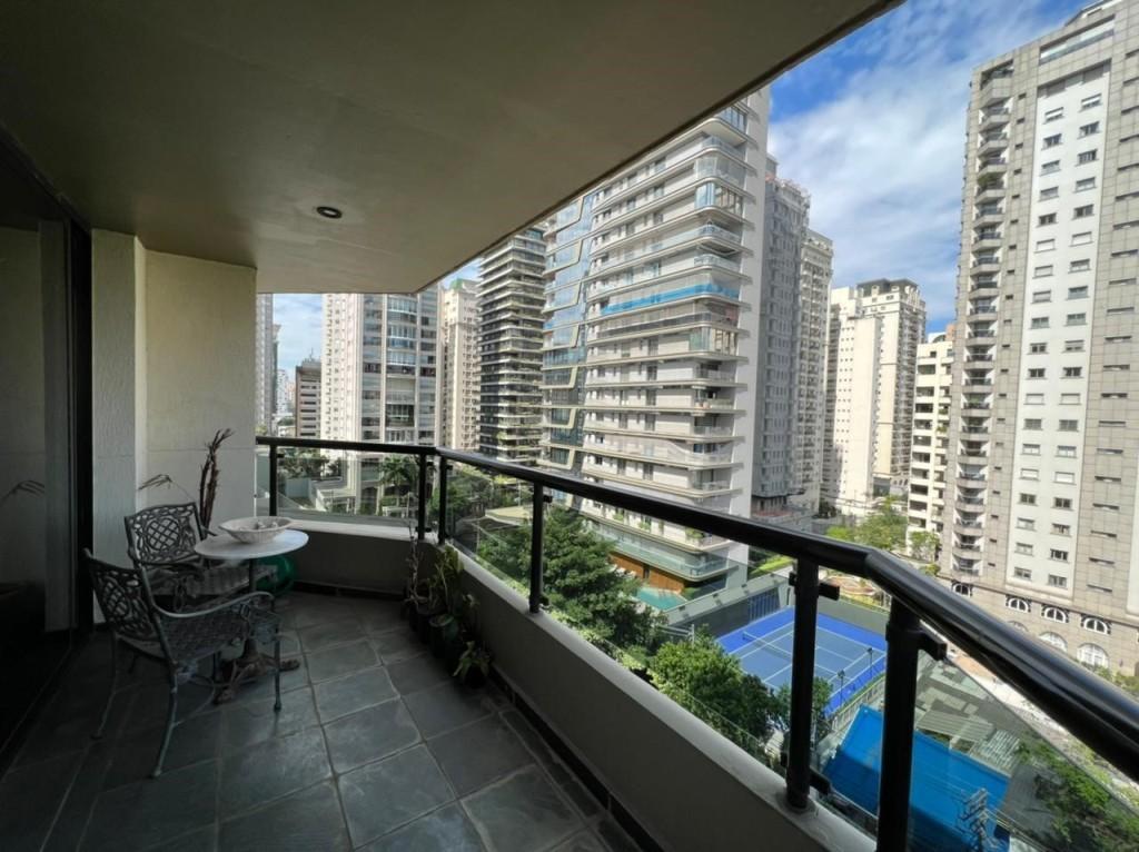 Apartamento à venda com 3 quartos, 220m² - Foto 5