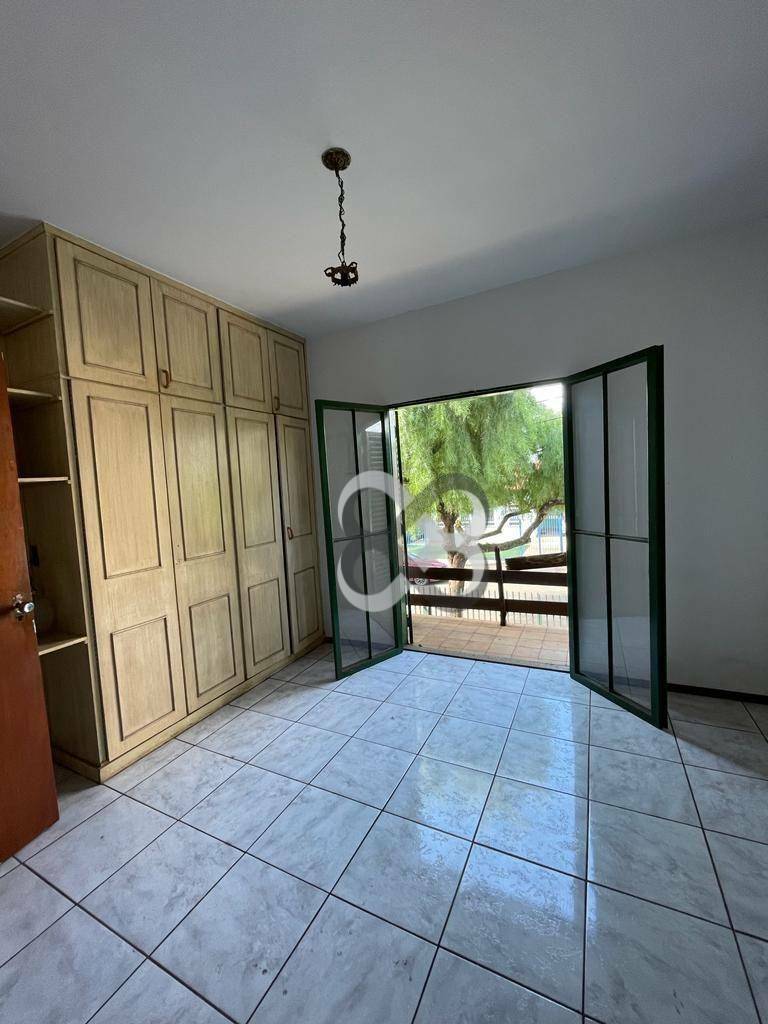 Casa à venda com 4 quartos, 200m² - Foto 14