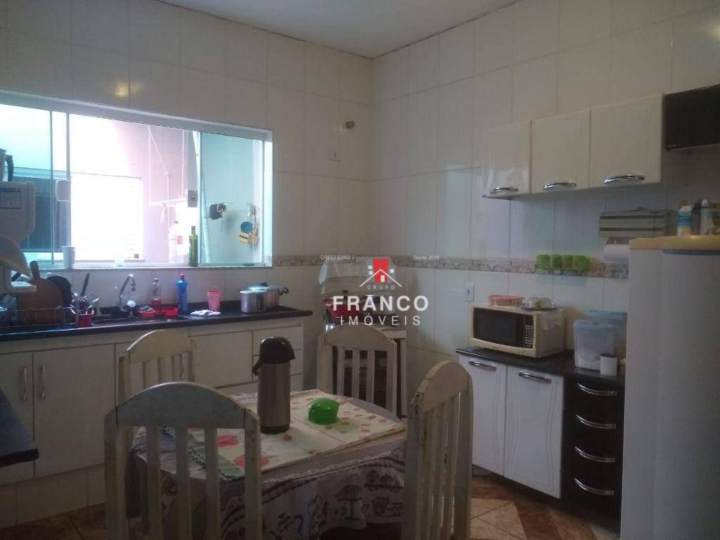 Casa à venda com 3 quartos, 210m² - Foto 14