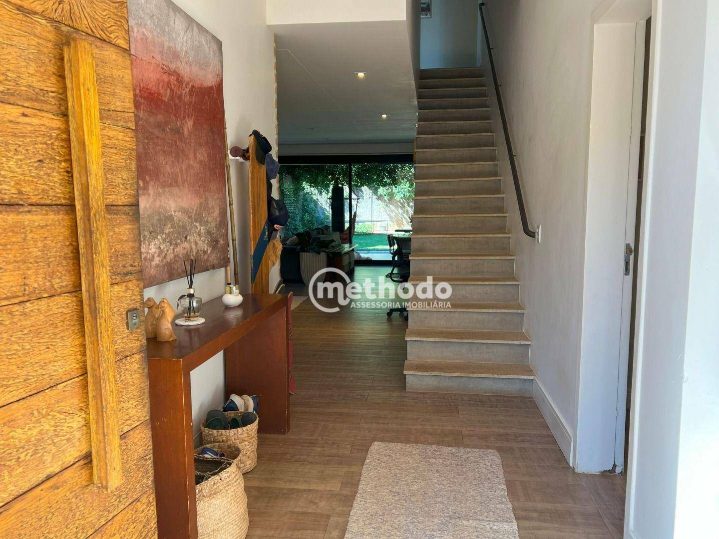 Casa de Condomínio à venda com 3 quartos, 250m² - Foto 2