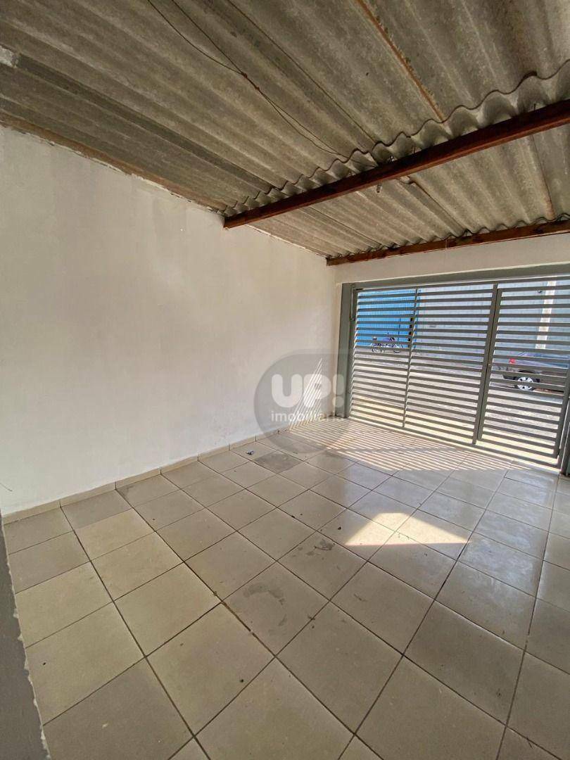 Casa à venda com 2 quartos, 125m² - Foto 2