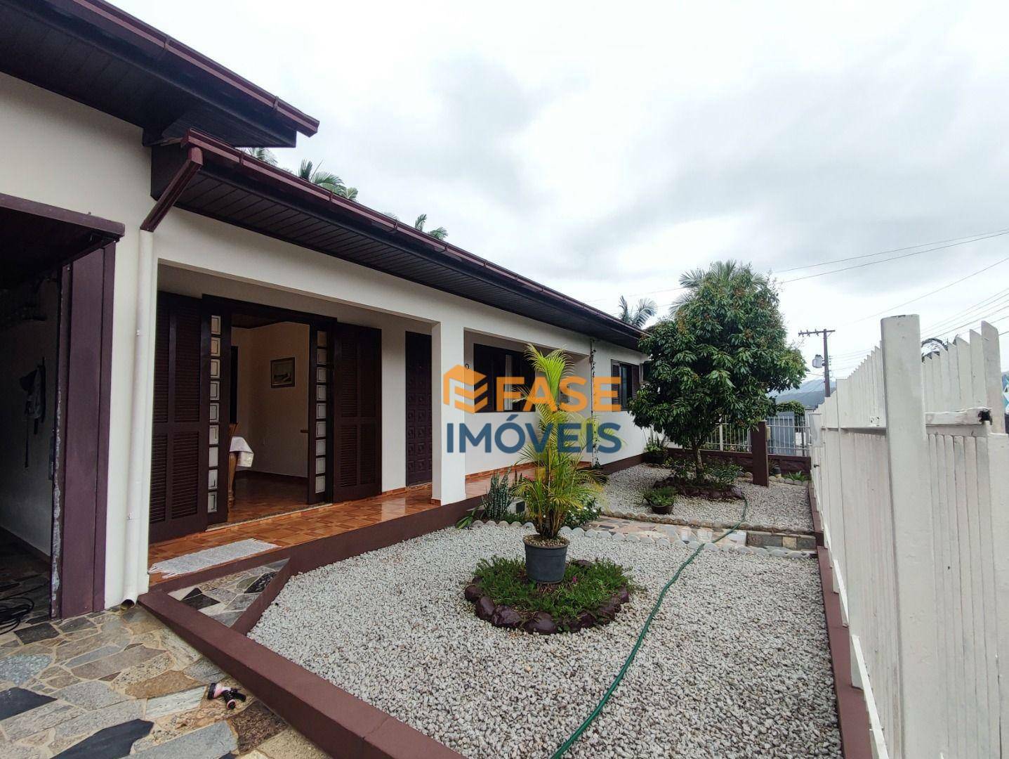 Casa à venda com 3 quartos, 180m² - Foto 1