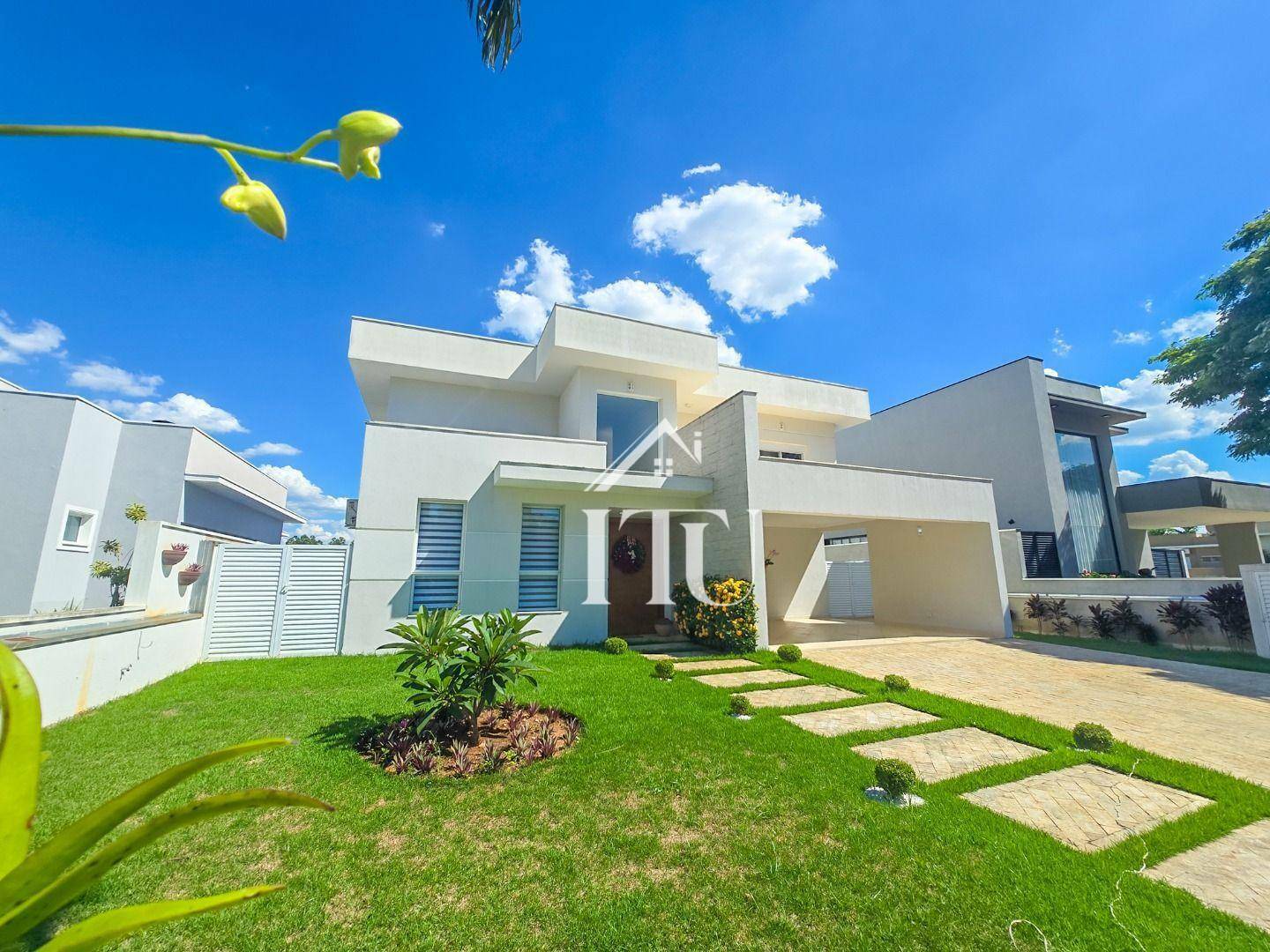 Casa de Condomínio à venda com 3 quartos, 297m² - Foto 1