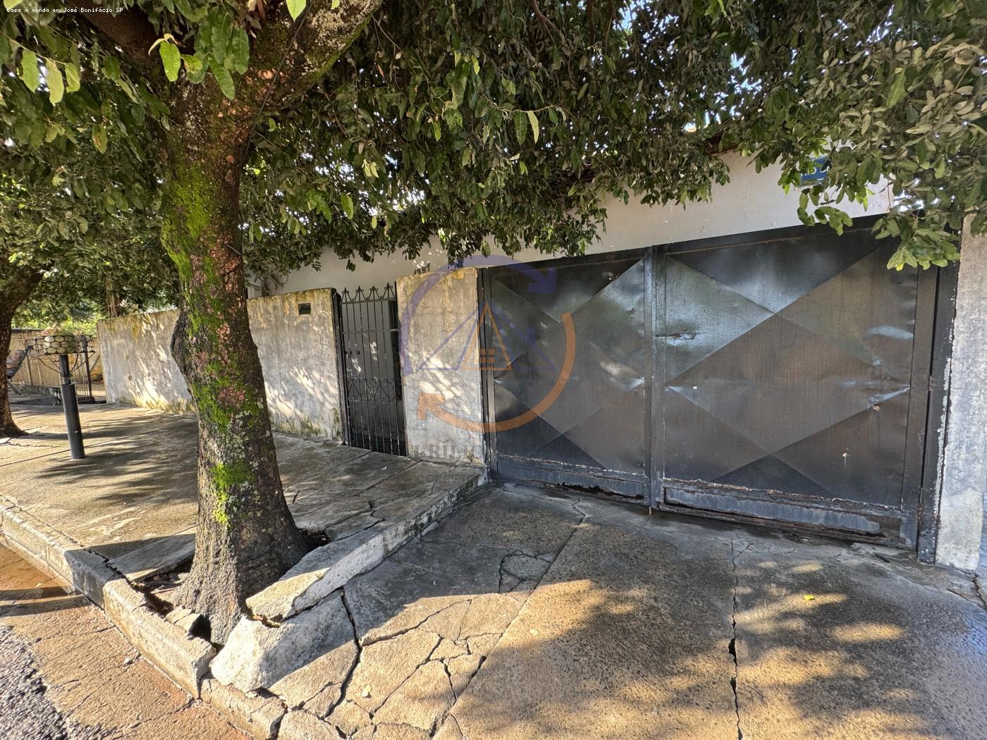 Casa à venda com 2 quartos, 247m² - Foto 1