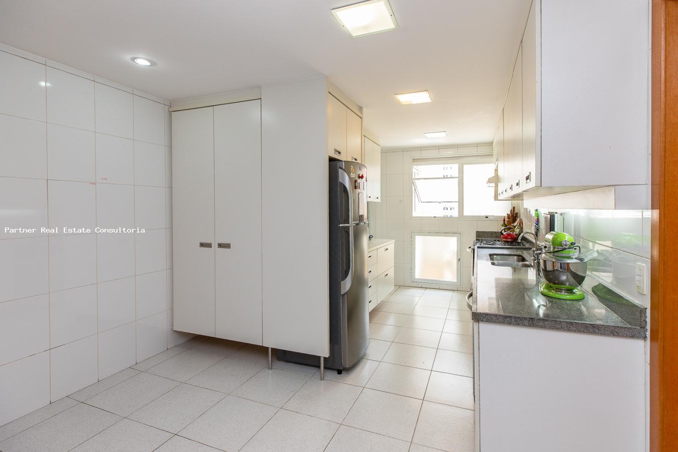 Apartamento à venda com 3 quartos, 188m² - Foto 25