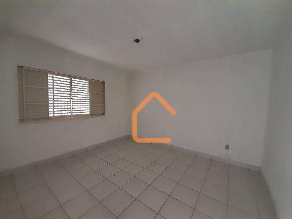 Casa à venda com 3 quartos, 100m² - Foto 4