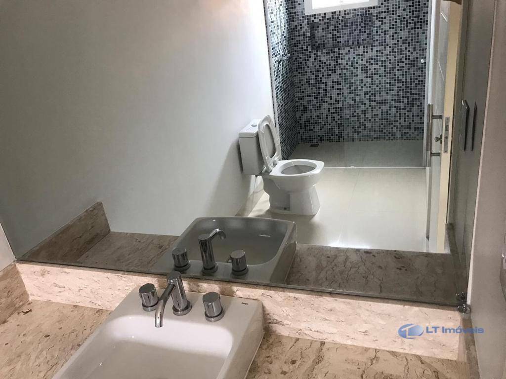 Casa de Condomínio para alugar com 4 quartos, 360m² - Foto 11