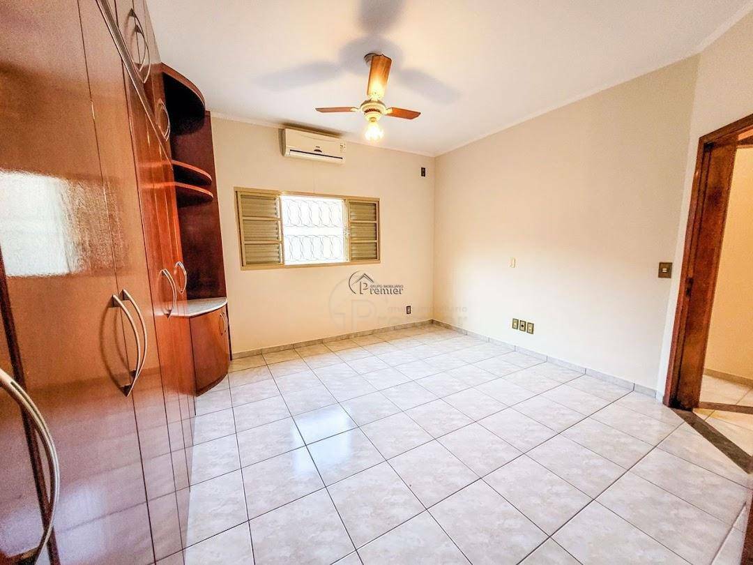 Casa para alugar com 3 quartos, 250m² - Foto 34