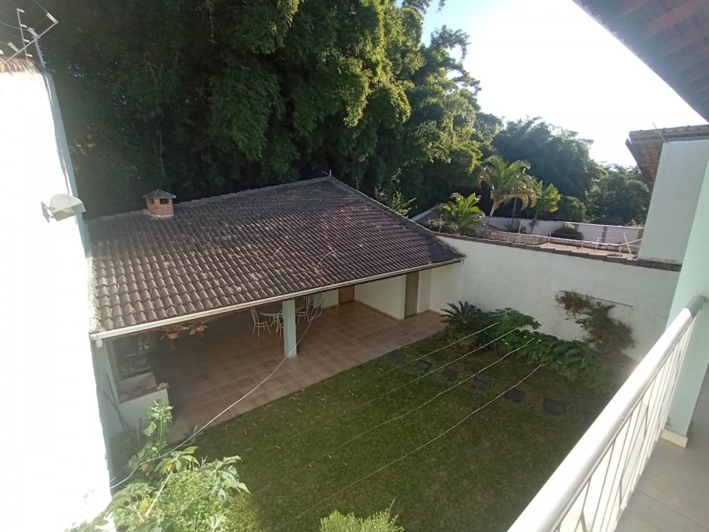 Casa para alugar com 4 quartos, 300m² - Foto 15