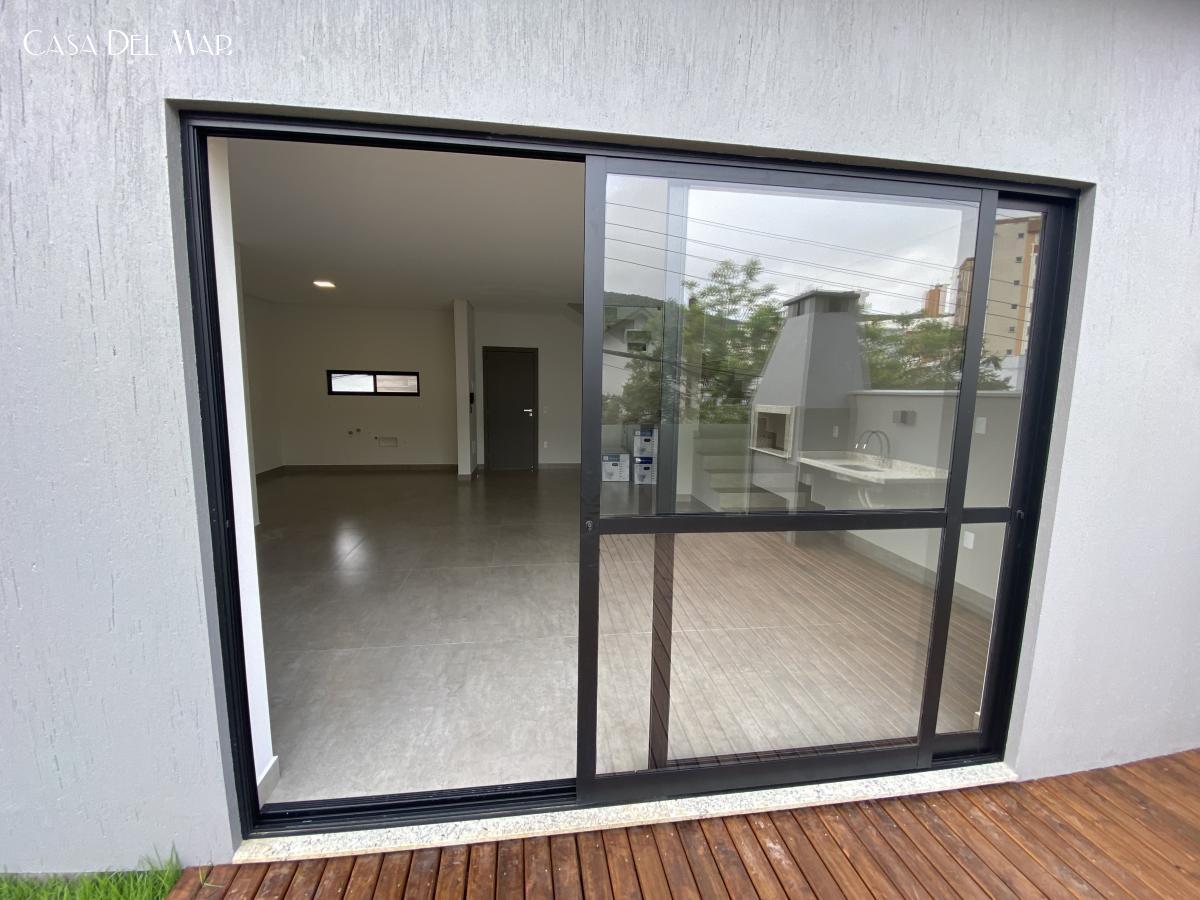 Casa à venda com 3 quartos, 220m² - Foto 8