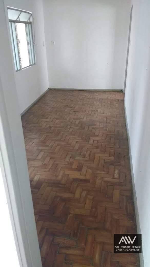 Casa à venda com 5 quartos, 200m² - Foto 2