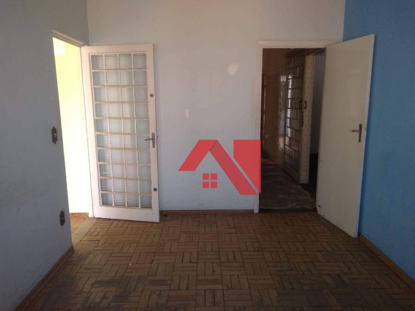 Casa à venda com 3 quartos, 195m² - Foto 1