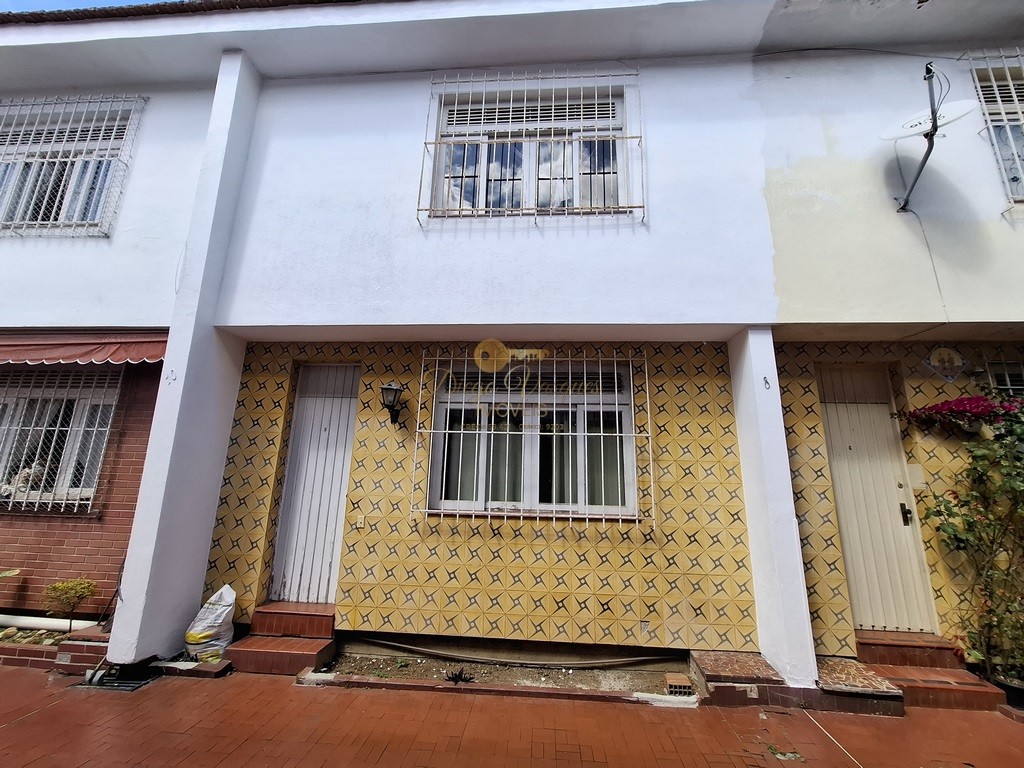 Casa à venda com 2 quartos, 80m² - Foto 2