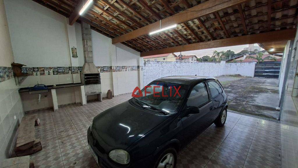 Casa para alugar com 2 quartos, 130m² - Foto 4