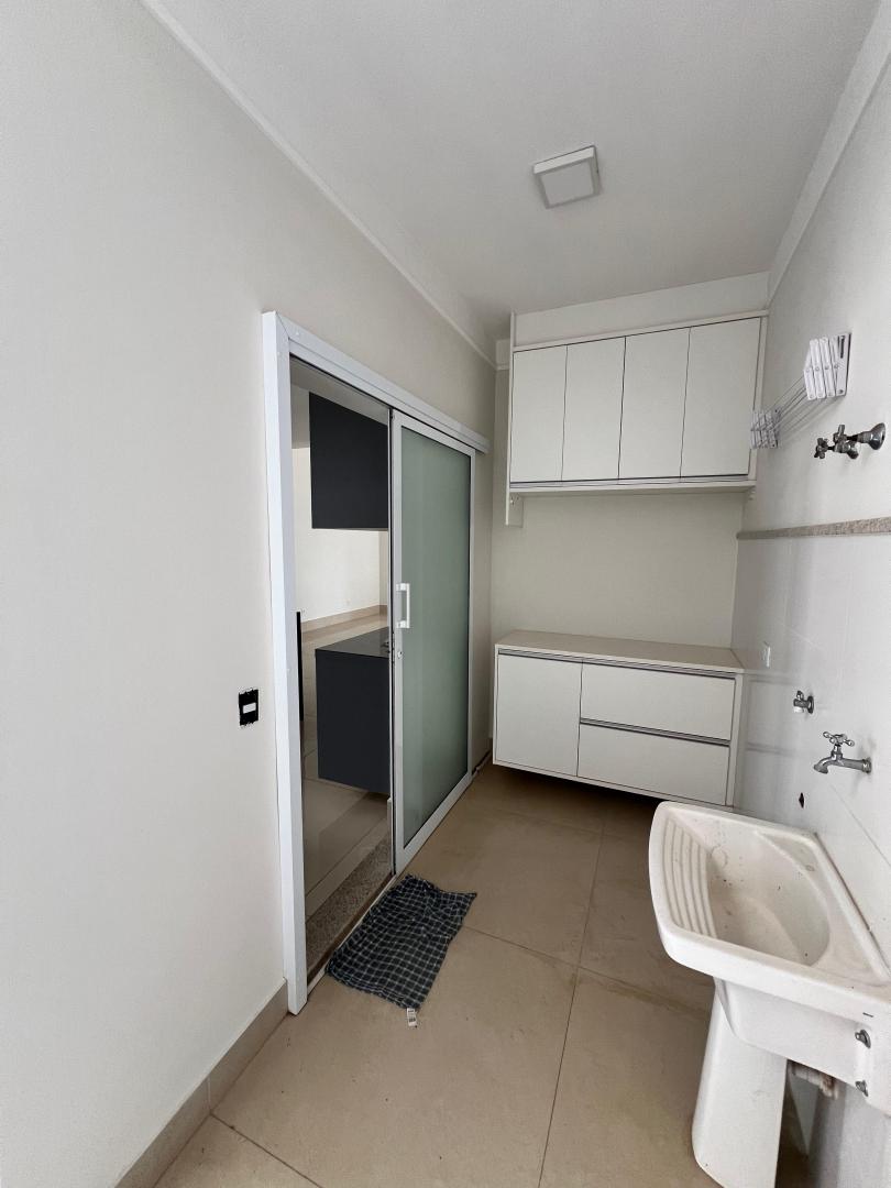 Casa de Condomínio para alugar com 3 quartos, 224m² - Foto 12