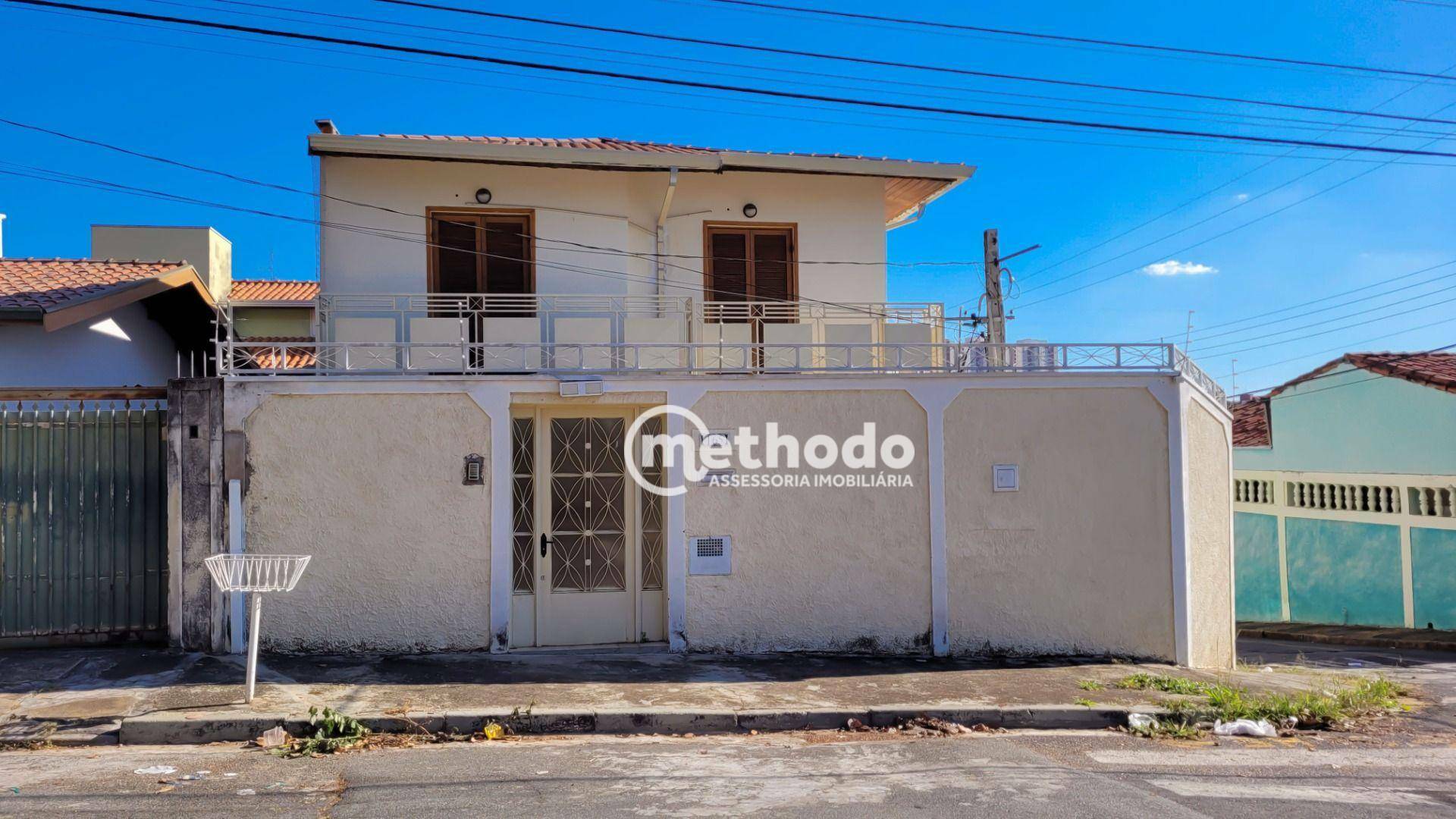 Casa à venda com 6 quartos, 250m² - Foto 2