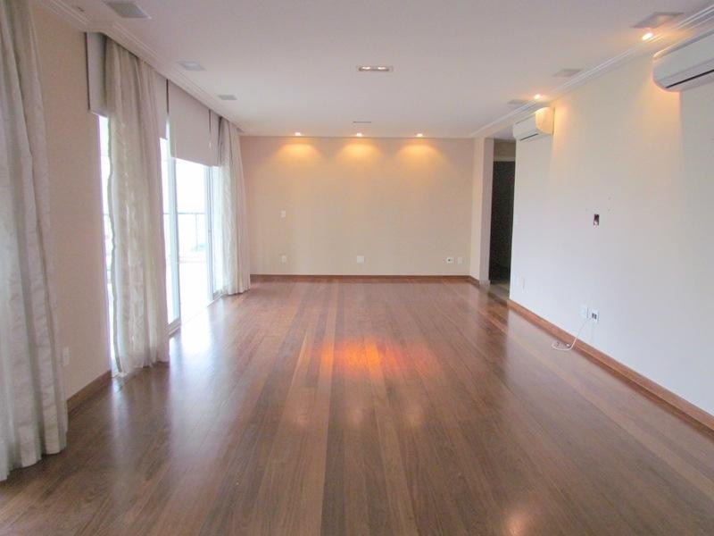 Apartamento para alugar com 4 quartos, 226m² - Foto 3