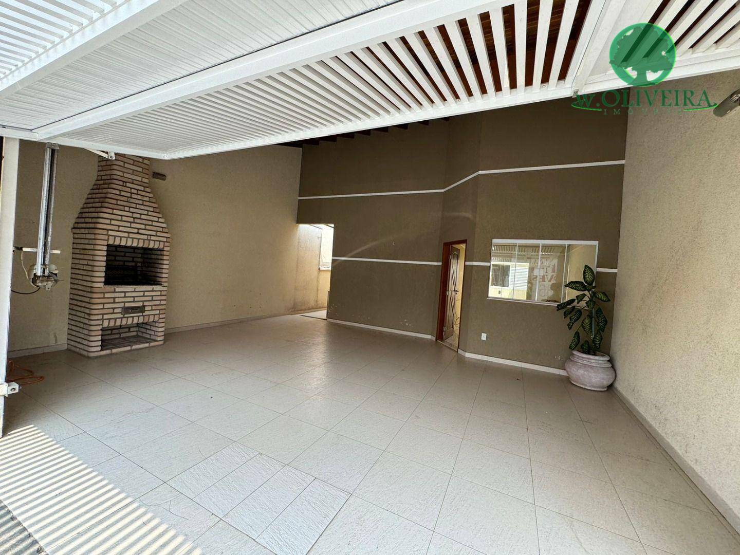 Casa à venda com 3 quartos, 118m² - Foto 1