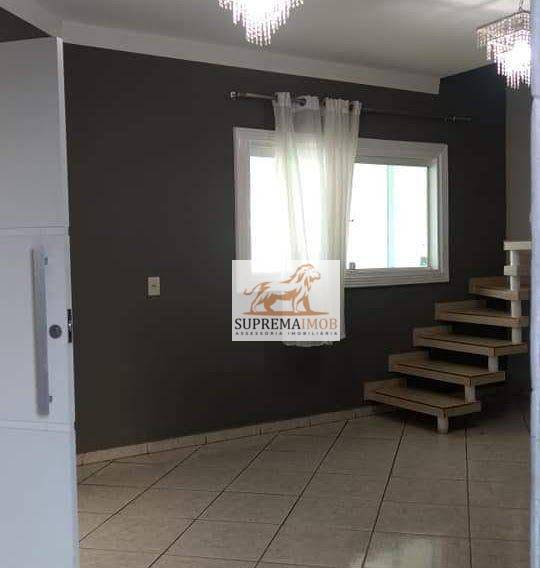 Casa à venda com 3 quartos, 221m² - Foto 1