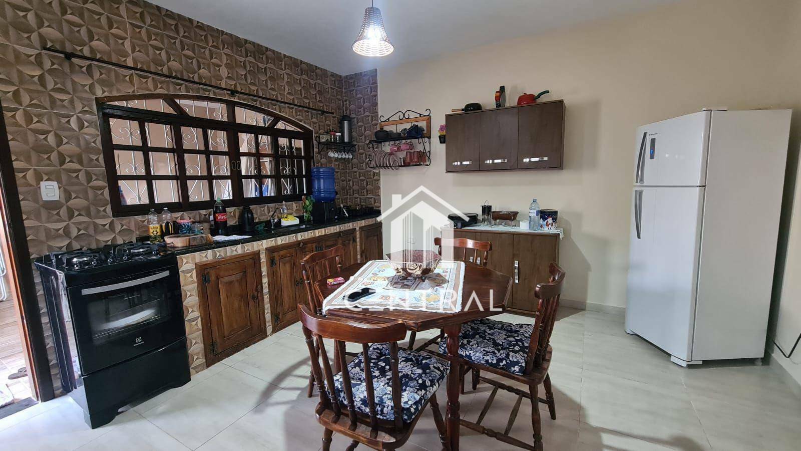 Chácara à venda com 3 quartos, 198m² - Foto 2