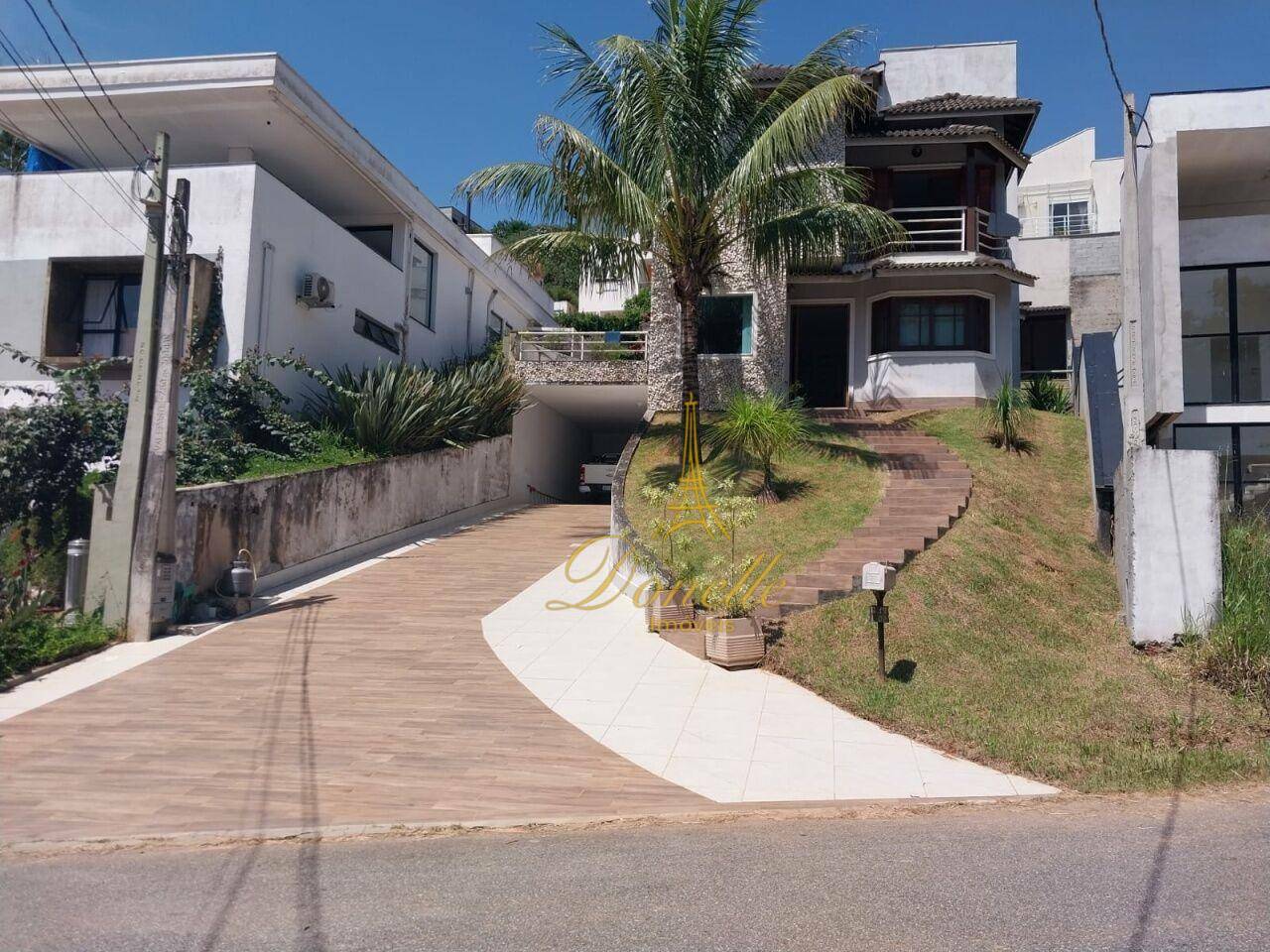 Sobrado à venda e aluguel com 3 quartos, 300m² - Foto 1