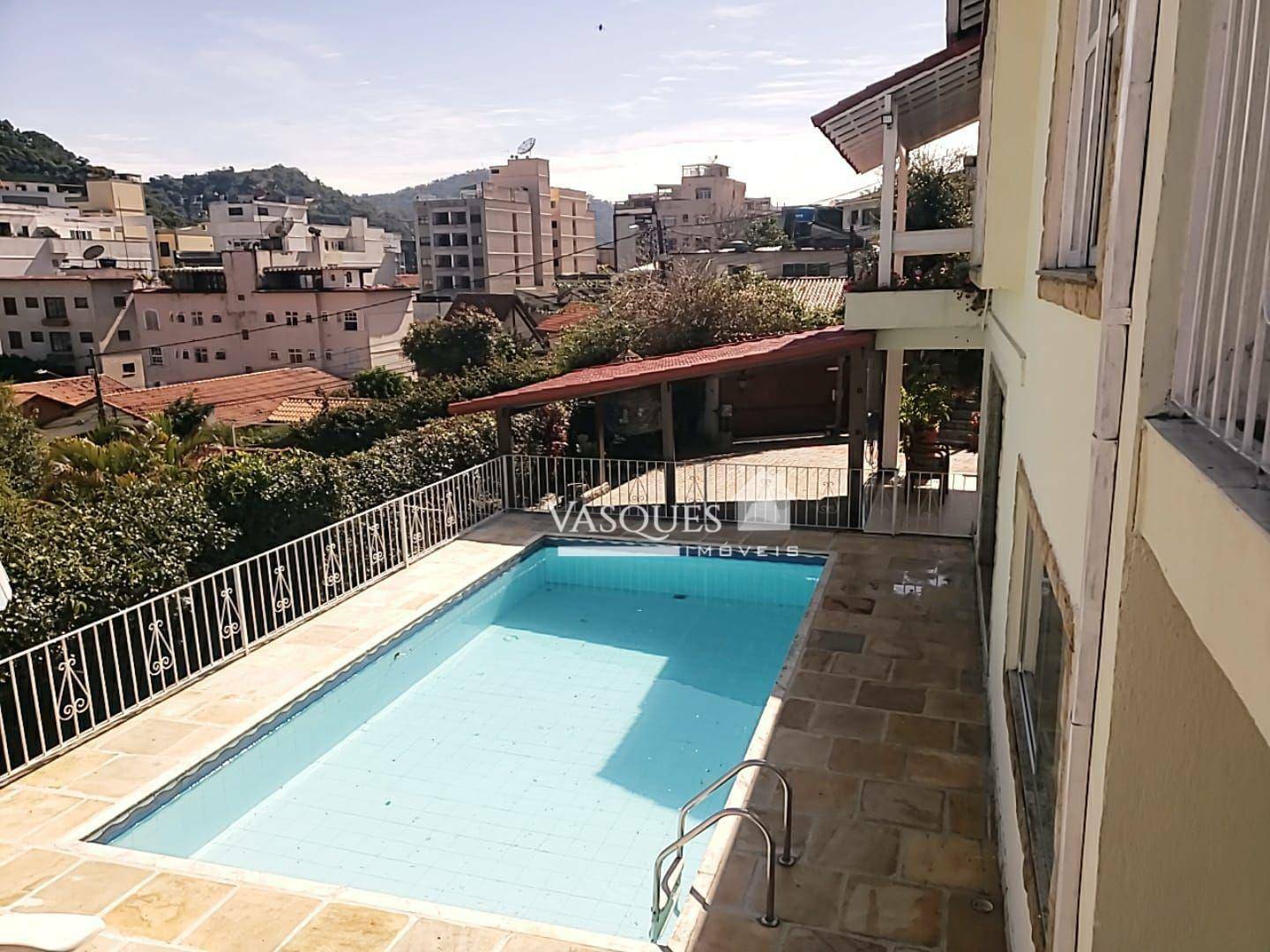 Casa à venda com 4 quartos, 253m² - Foto 2