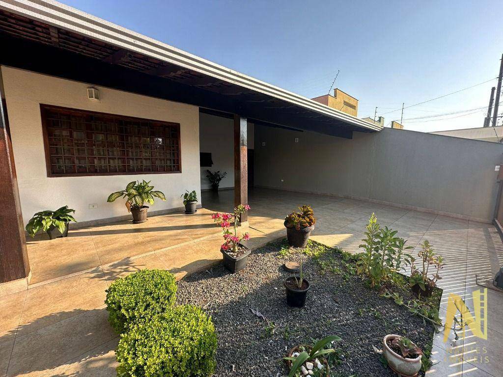 Casa à venda com 4 quartos, 210m² - Foto 3