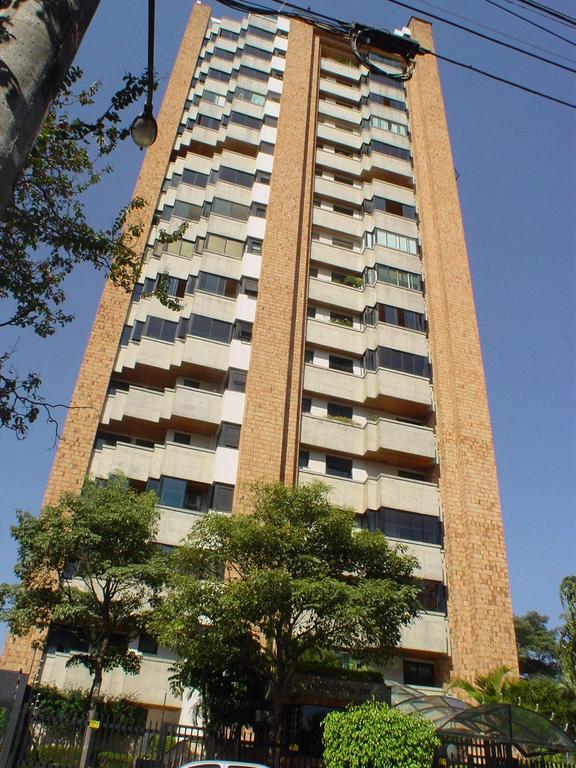 Apartamento à venda com 4 quartos, 160m² - Foto 2