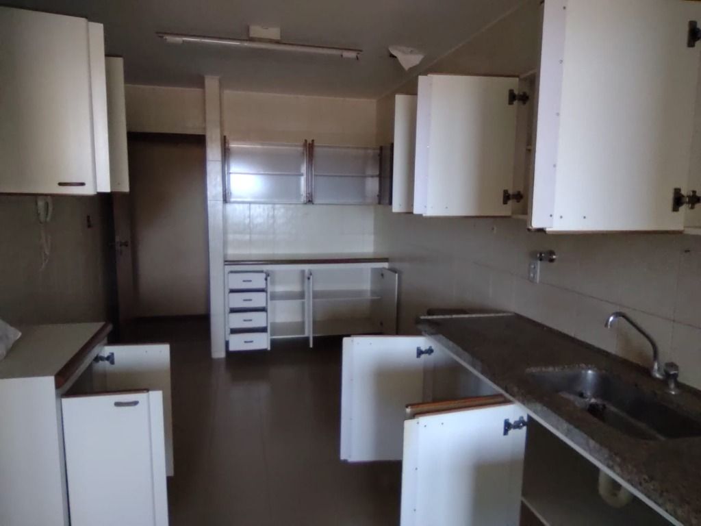 Apartamento à venda com 3 quartos, 162m² - Foto 7