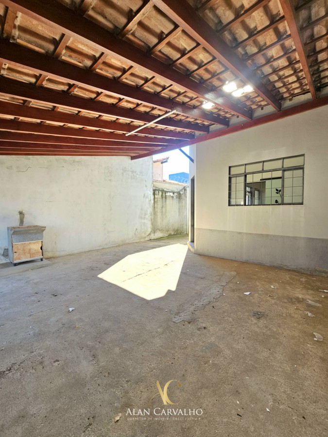 Casa à venda com 2 quartos, 150m² - Foto 2