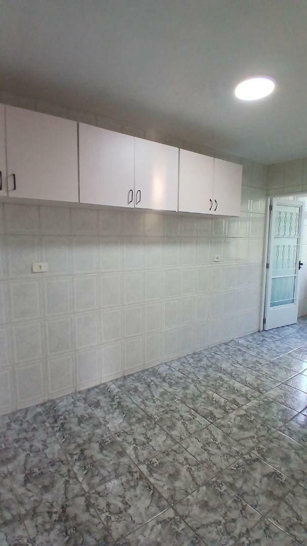 Apartamento para alugar com 2 quartos, 75m² - Foto 17