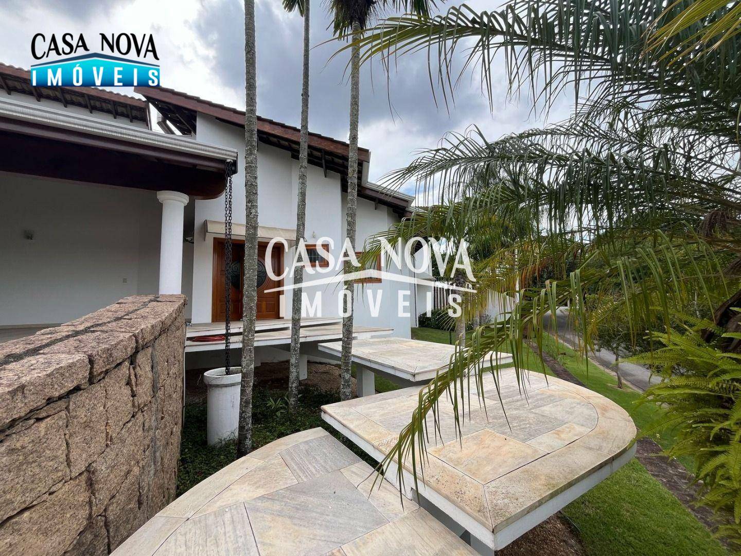 Casa de Condomínio para alugar com 3 quartos, 335m² - Foto 2