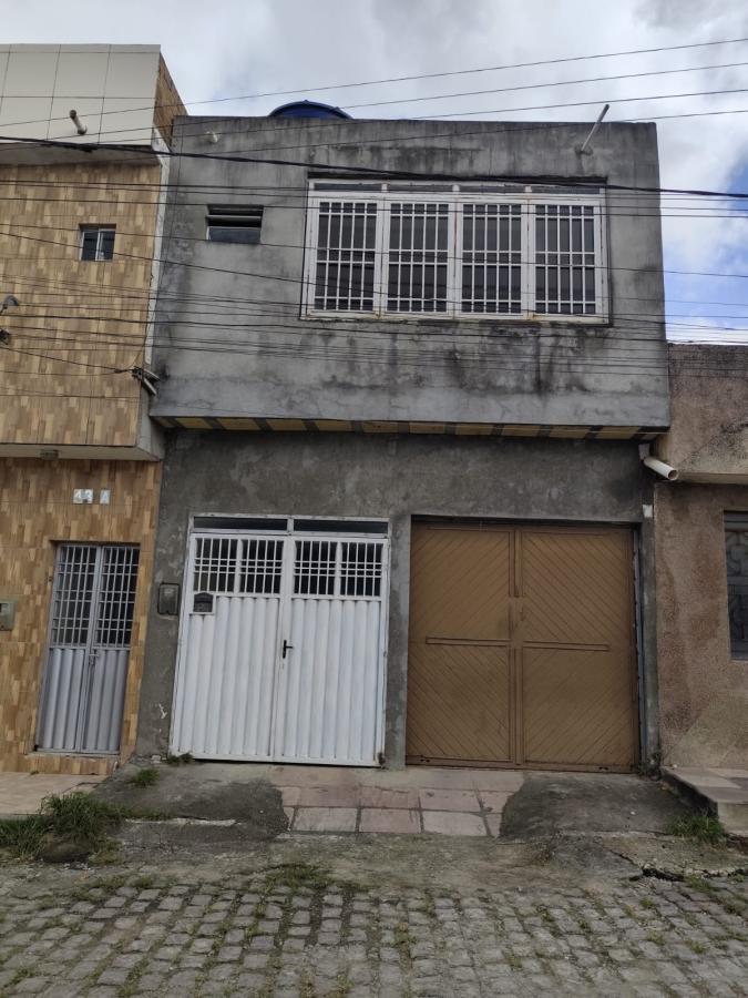 Casa à venda com 2 quartos, 100m² - Foto 1