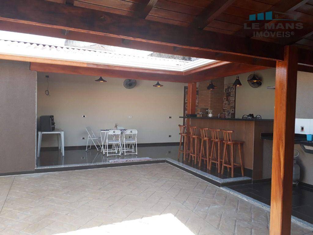 Casa à venda com 3 quartos, 270m² - Foto 10