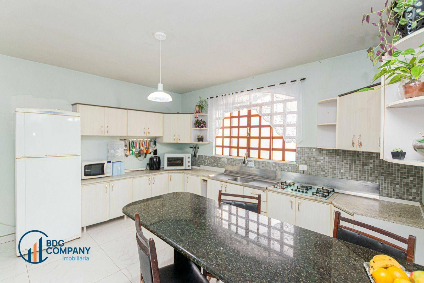 Casa à venda com 3 quartos, 221m² - Foto 4