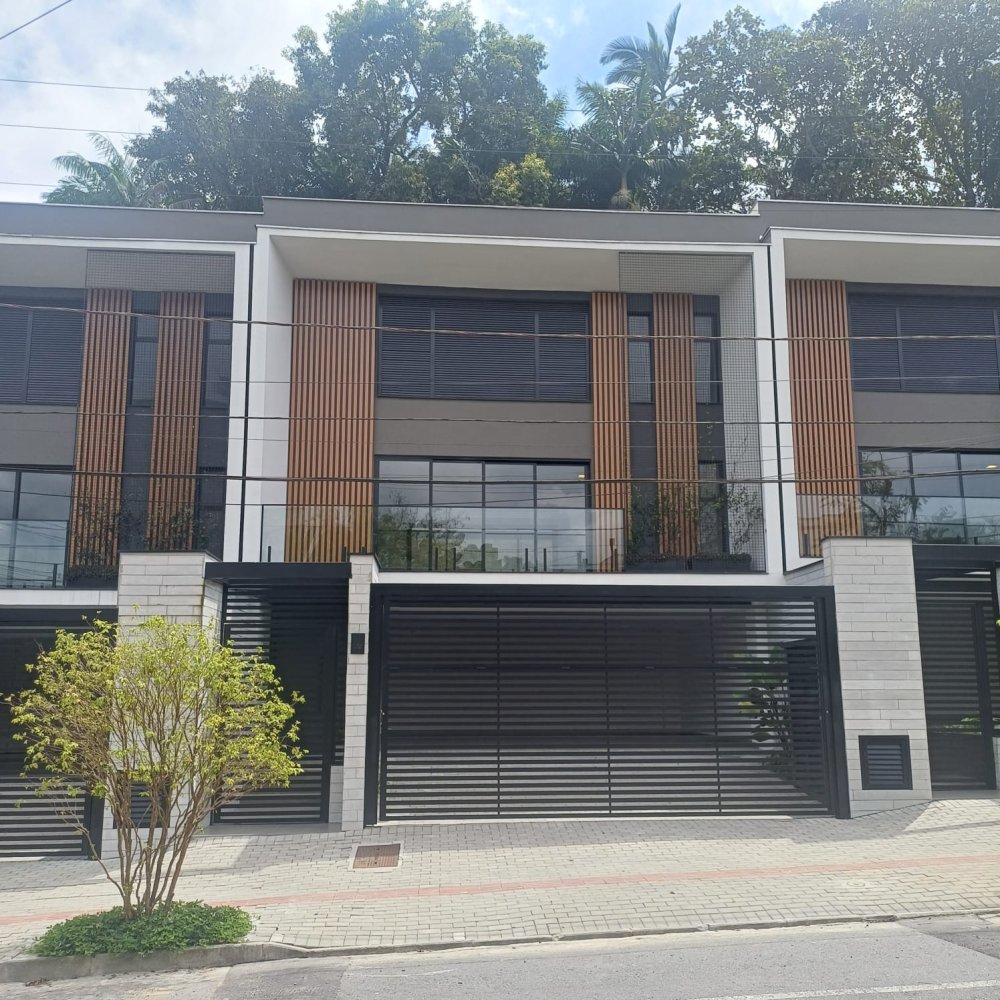 Casa à venda com 3 quartos, 285m² - Foto 2