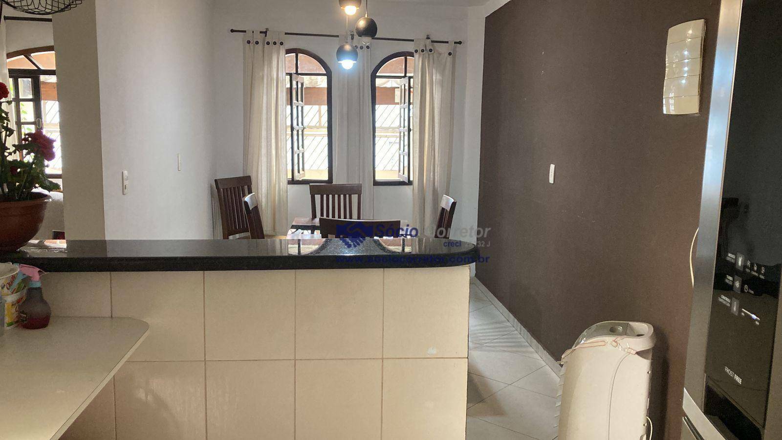 Casa à venda com 3 quartos, 120m² - Foto 1