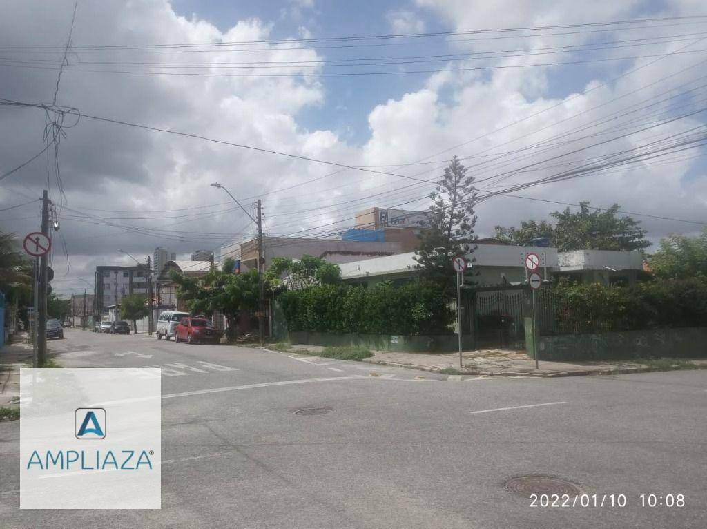 Casa à venda com 4 quartos, 240m² - Foto 2