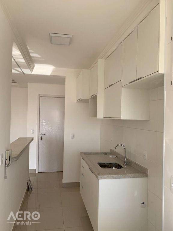 Apartamento à venda com 3 quartos, 77m² - Foto 3