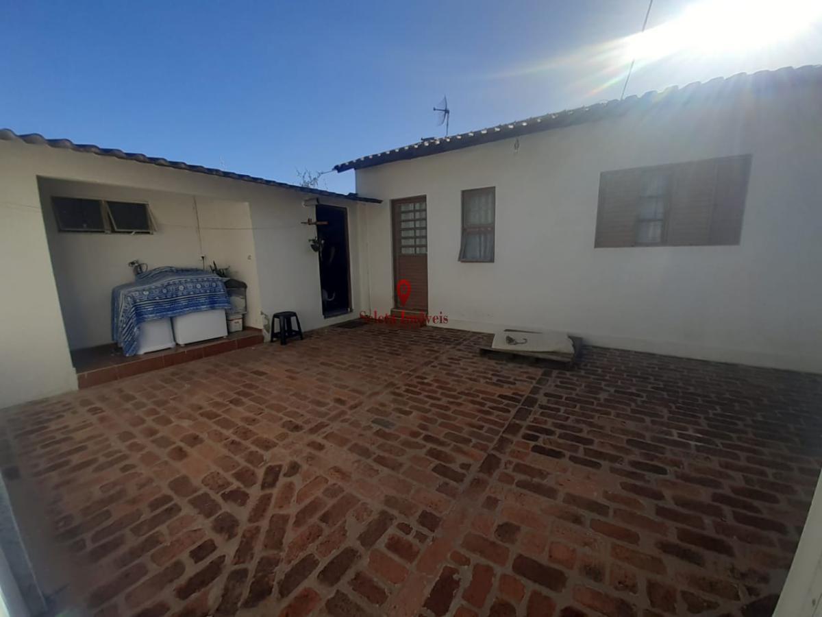 Casa à venda com 5 quartos, 160m² - Foto 1