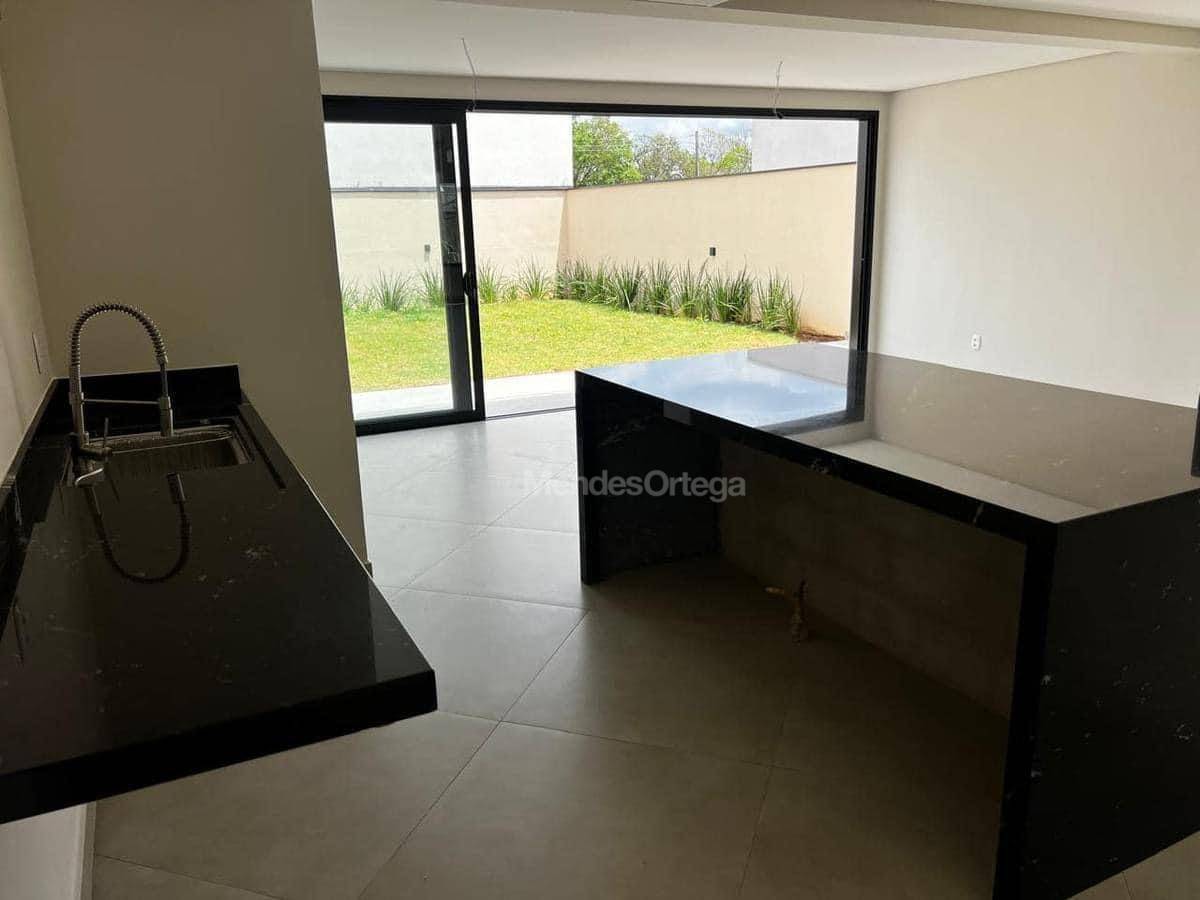 Casa de Condomínio à venda com 3 quartos, 211m² - Foto 9