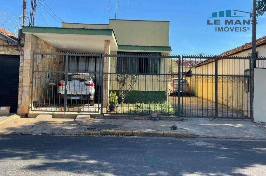 Casa à venda com 3 quartos, 212m² - Foto 1