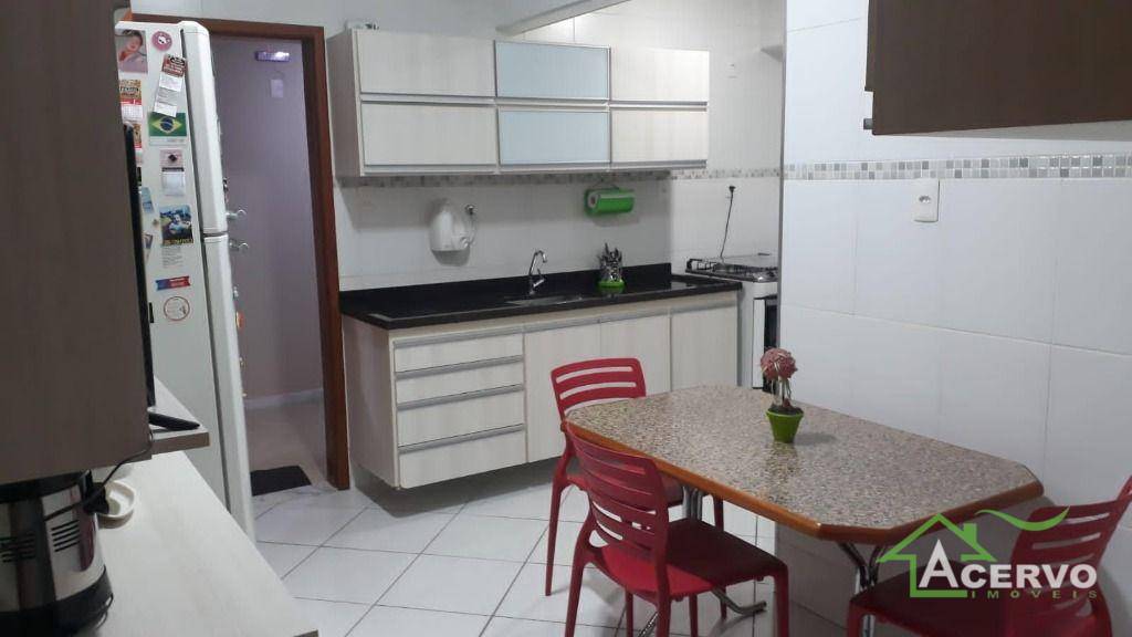 Apartamento à venda com 3 quartos, 140m² - Foto 3