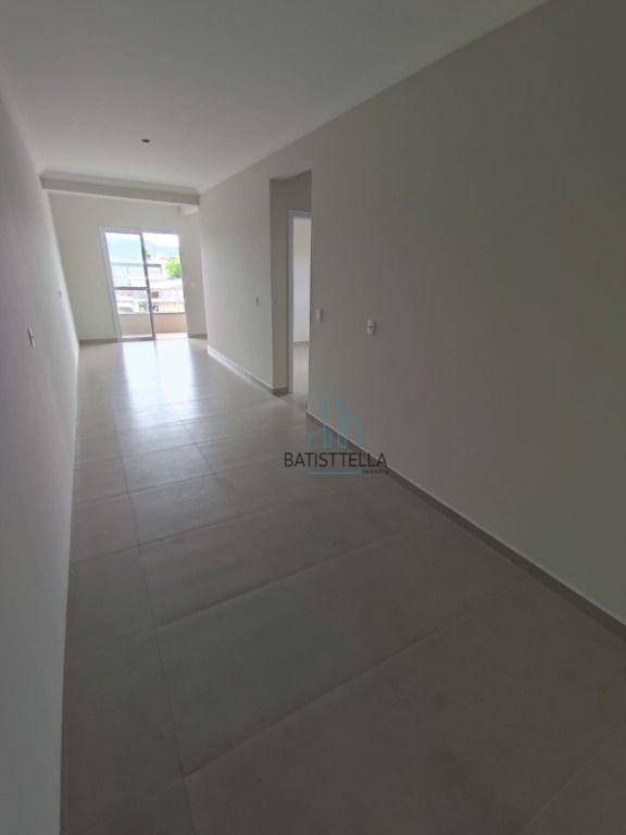 Apartamento à venda com 2 quartos, 68m² - Foto 2