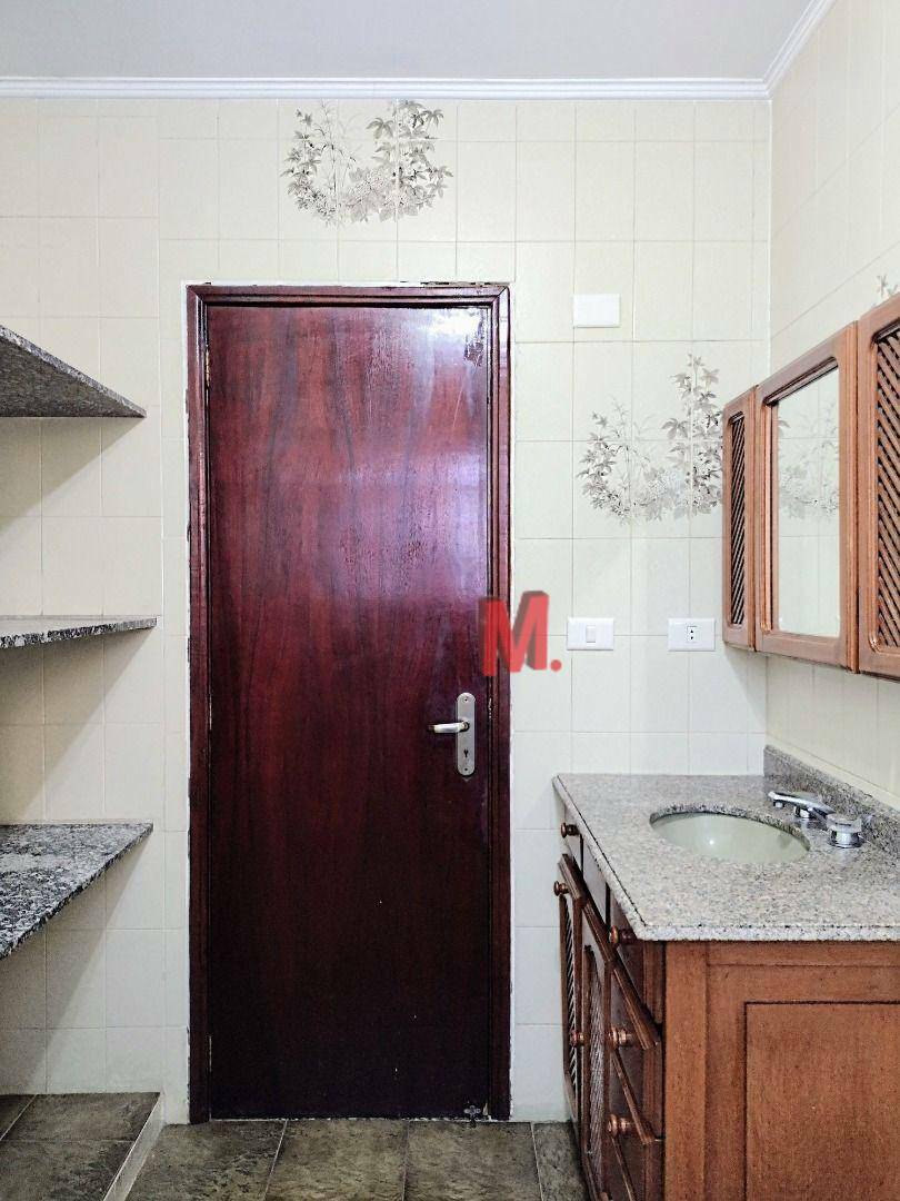 Casa à venda com 5 quartos, 224m² - Foto 25