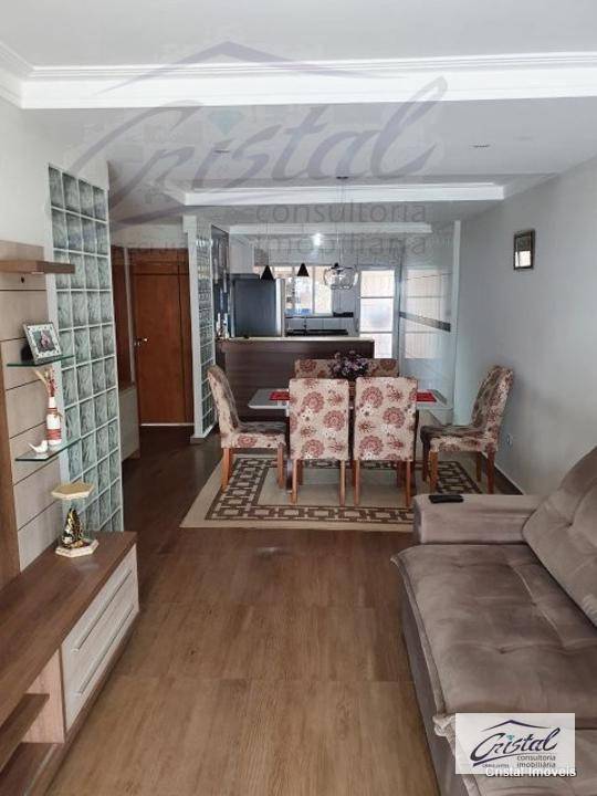 Casa à venda com 6 quartos, 228m² - Foto 1